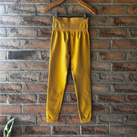gymshark mustard legging - Picture 3 of 5